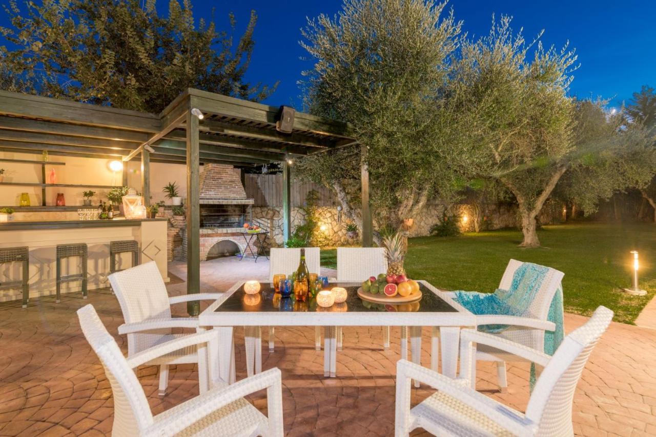 Astarte Villas - Istar Villa With Tennis Court Μαχαιράδο Εξωτερικό φωτογραφία
